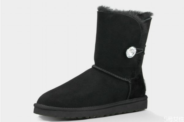 ugg雪地靴多少錢一雙 ugg雪地靴怎么清洗和保養(yǎng) ugg雪地靴多少錢一雙 ugg雪地靴怎么清洗和保養(yǎng)