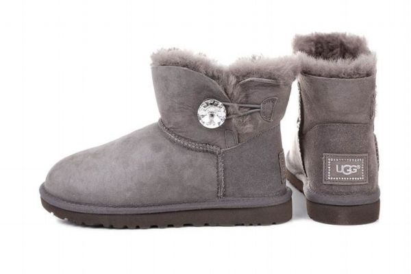 雪地靴怎么選尺碼 購買雪地靴的注意事項 雪地靴怎么選尺碼 購買雪地靴的注意事項