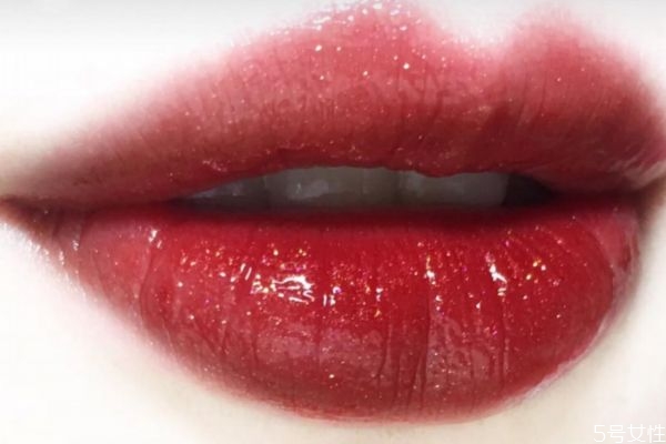 染唇液有人體有害嗎 長期涂染唇液會怎么樣 染唇液有人體有害嗎 長期涂染唇液會怎么樣