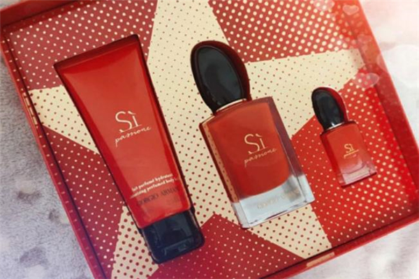 阿瑪尼紅色摯愛香水前中后調(diào) 紅色摯愛香水是濃香還是淡香 阿瑪尼紅色摯愛香水前中后調(diào) 紅色摯愛香水是濃香還是淡香