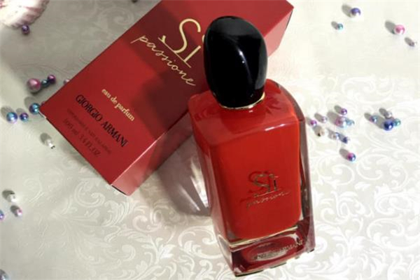 阿瑪尼紅色摯愛香水前中后調(diào) 紅色摯愛香水是濃香還是淡香 阿瑪尼紅色摯愛香水前中后調(diào) 紅色摯愛香水是濃香還是淡香