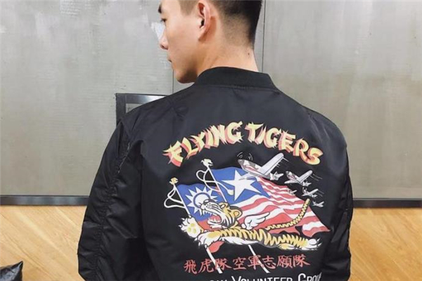 男生早春穿什么外套 早春換季男士穿搭圖片 男生早春穿什么外套 早春換季男士穿搭圖片