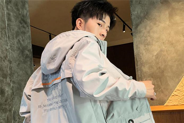 男生早春穿什么外套 早春換季男士穿搭圖片 男生早春穿什么外套 早春換季男士穿搭圖片