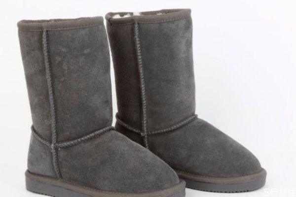 雪地靴哪個(gè)顏色最百搭 雪地靴穿搭禁忌 雪地靴哪個(gè)顏色最百搭 雪地靴穿搭禁忌