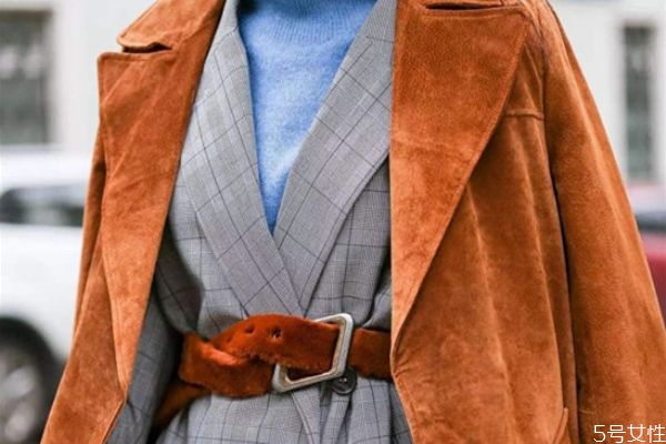 小西裝為什么有肩墊 墊肩有什么好處 小西裝為什么有肩墊 墊肩有什么好處