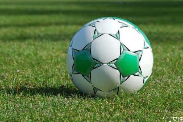 怒摔球迷手機(jī)C羅將接受警方問詢 足球運動員穿的小背心是什么