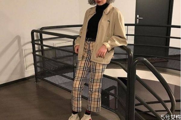 格紋褲搭配什么上衣好看 格子褲秋冬搭配 格紋褲搭配什么上衣好看 格子褲秋冬搭配