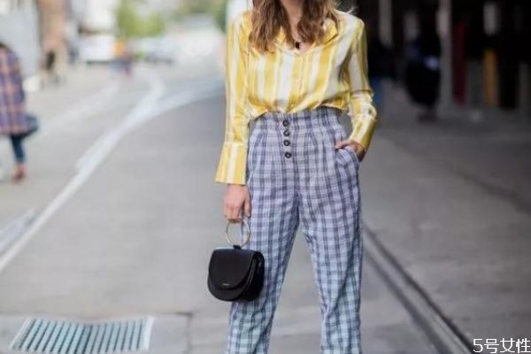 格紋褲搭配什么上衣好看 格子褲秋冬搭配 格紋褲搭配什么上衣好看 格子褲秋冬搭配