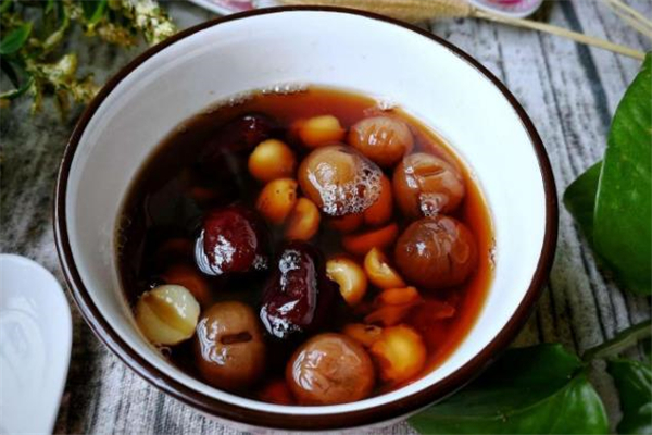 桂圓紅棗湯的做法 桂圓紅棗湯適合什么時(shí)候喝 桂圓紅棗湯的做法 桂圓紅棗湯適合什么時(shí)候喝