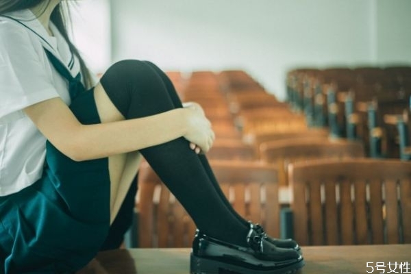 為什么絲襪會起球 絲襪起球是什么原因 為什么絲襪會起球 絲襪起球是什么原因