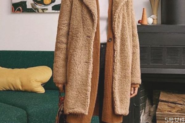搖粒絨和羊羔絨哪個暖和 搖粒絨可以在幾度穿 搖粒絨和羊羔絨哪個暖和 搖粒絨可以在幾度穿