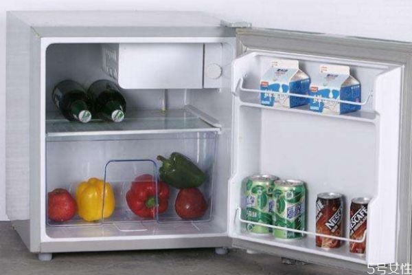 冰箱為什么會發(fā)臭 冰箱為什么要定期清理 冰箱為什么會發(fā)臭 冰箱為什么要定期清理