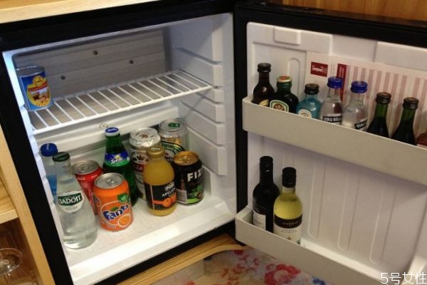 冰箱為什么會發(fā)臭 冰箱為什么要定期清理 冰箱為什么會發(fā)臭 冰箱為什么要定期清理