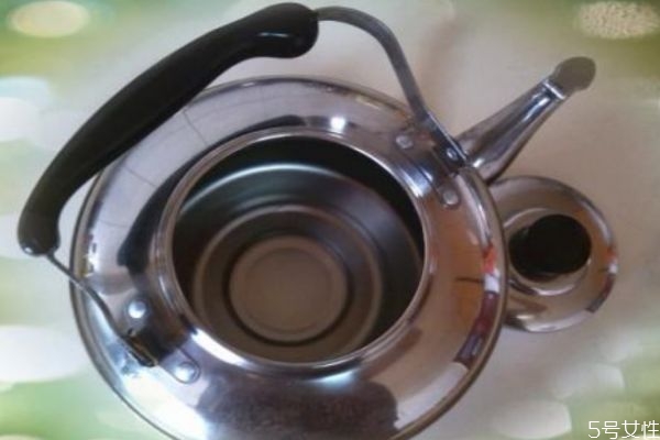 水壺中為什么會出現(xiàn)水垢 如何預(yù)防水垢 水壺中為什么會出現(xiàn)水垢 如何預(yù)防水垢