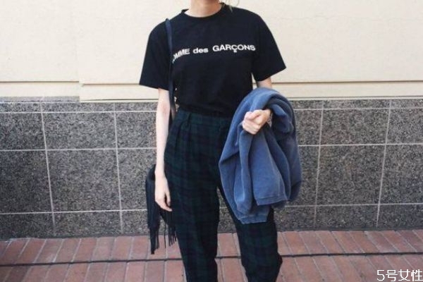 格紋褲搭配什么上衣好看 格子褲秋冬搭配 格紋褲搭配什么上衣好看 格子褲秋冬搭配