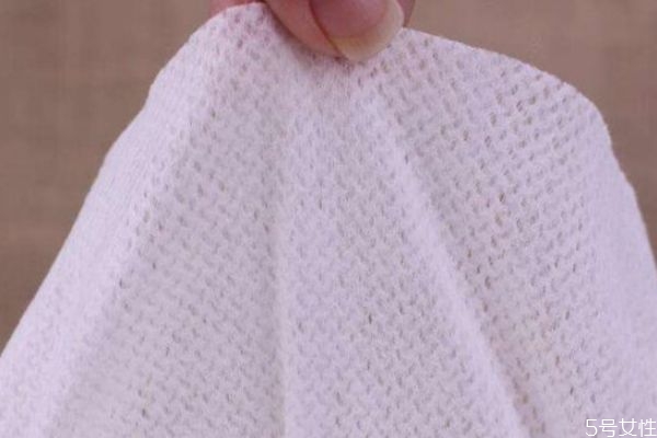 化妝棉和洗臉巾有什么區(qū)別 洗臉巾的卸妝棉的區(qū)別 化妝棉和洗臉巾有什么區(qū)別 洗臉巾的卸妝棉的區(qū)別