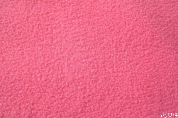 搖粒絨和羊羔絨哪個暖和 搖粒絨可以在幾度穿 搖粒絨和羊羔絨哪個暖和 搖粒絨可以在幾度穿