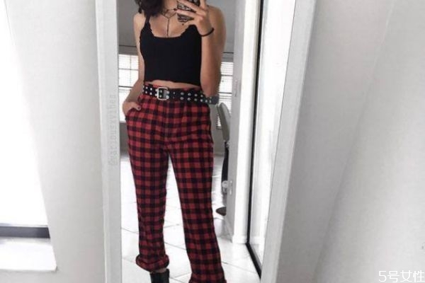 格紋褲搭配什么上衣好看 格子褲秋冬搭配 格紋褲搭配什么上衣好看 格子褲秋冬搭配