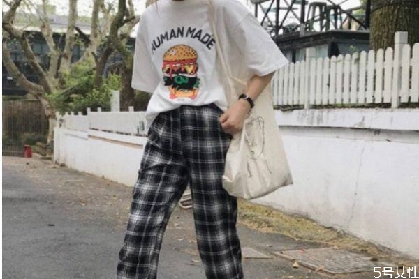格紋褲搭配什么上衣好看 格子褲秋冬搭配 格紋褲搭配什么上衣好看 格子褲秋冬搭配