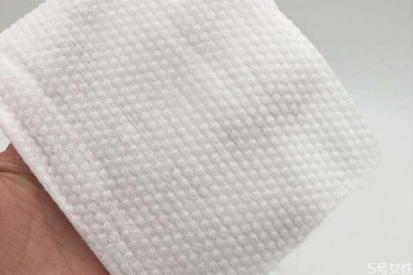 洗臉巾為什么變黑了 洗臉巾洗一次臉就換一次嗎 洗臉巾為什么變黑了 洗臉巾洗一次臉就換一次嗎