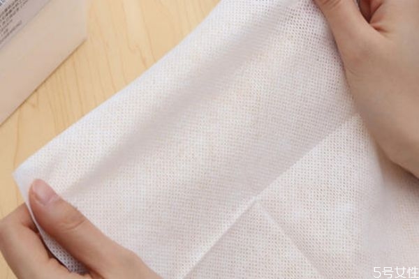 洗臉巾為什么變黑了 洗臉巾洗一次臉就換一次嗎 洗臉巾為什么變黑了 洗臉巾洗一次臉就換一次嗎