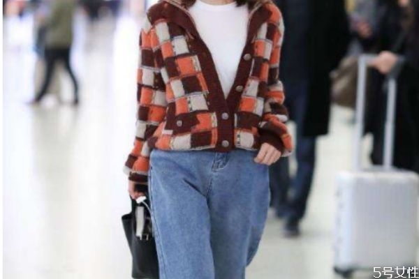 牛仔褲夏天多久洗一次 牛仔褲為什么洗下的水是黃的 牛仔褲夏天多久洗一次 牛仔褲為什么洗下的水是黃的