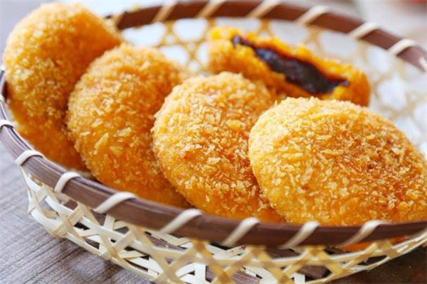 南瓜餅用什么粉做好吃 做南瓜餅要放發(fā)酵粉嗎 南瓜餅用什么粉做好吃 做南瓜餅要放發(fā)酵粉嗎