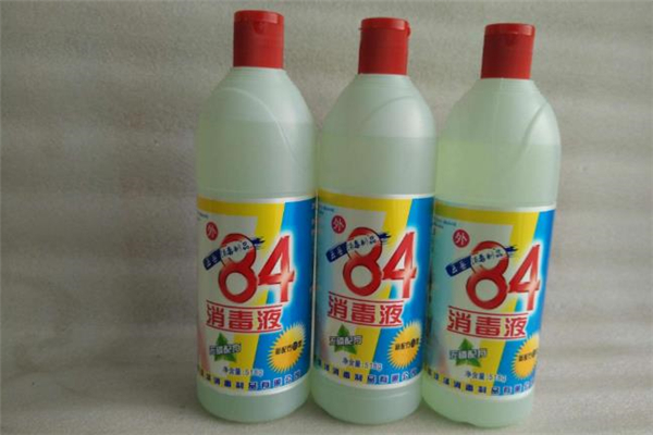 84消毒液怎么消毒房間 84消毒液能噴在衣服上嗎 84消毒液怎么消毒房間 84消毒液能噴在衣服上嗎