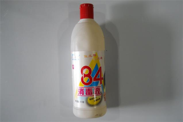 84消毒液怎么消毒房間 84消毒液能噴在衣服上嗎 84消毒液怎么消毒房間 84消毒液能噴在衣服上嗎