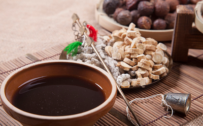 吃酸性食物要注意什么 喝醋能分解脂肪嗎 吃酸性食物要注意什么 喝醋能分解脂肪嗎