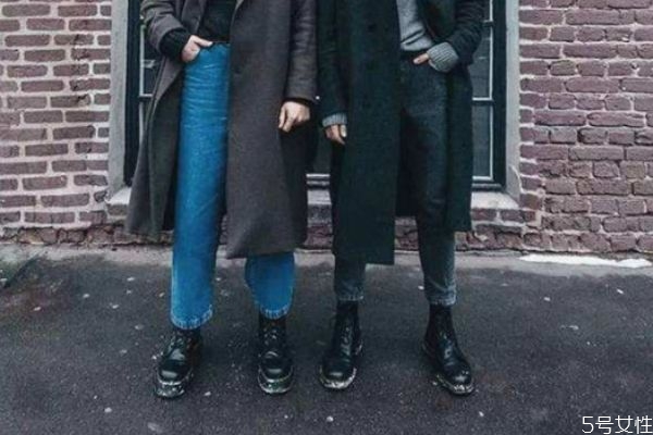 馬丁靴和切爾西靴區(qū)別 馬丁靴和騎士靴的區(qū)別 馬丁靴和切爾西靴區(qū)別 馬丁靴和騎士靴的區(qū)別