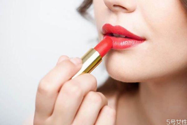 不會(huì)涂口紅怎么辦 新手怎么涂口紅 不會(huì)涂口紅怎么辦 新手怎么涂口紅