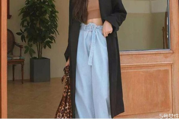 拖地褲配什么上衣外套 拖地褲搭配什么外套 拖地褲配什么上衣外套 拖地褲搭配什么外套