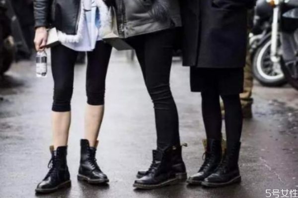 秋冬短靴怎么搭配 今年短靴流行什么款式 秋冬短靴怎么搭配 今年短靴流行什么款式