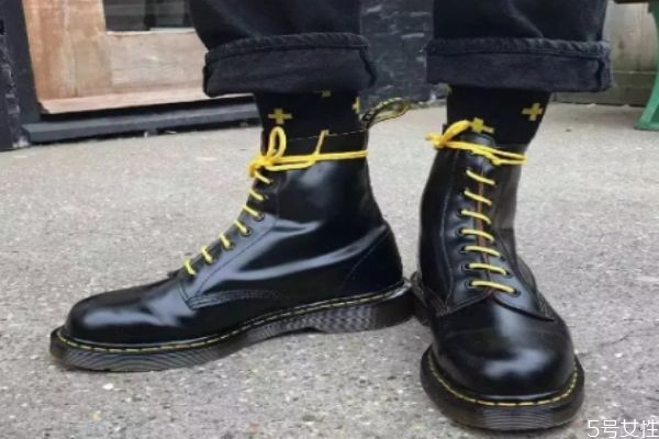 馬丁靴如何選購(gòu) 馬丁靴的挑選技巧 馬丁靴如何選購(gòu) 馬丁靴的挑選技巧