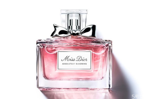 香水噴多了怎么快速去除 如何快速去除身上的香水味 香水噴多了怎么快速去除 如何快速去除身上的香水味