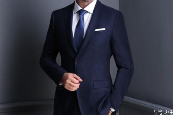 休閑西裝能當正裝穿嗎 休閑西裝和正式西裝的區(qū)別
