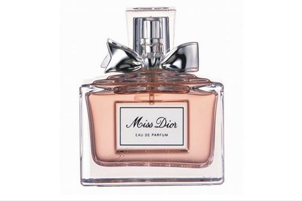 香水噴多了怎么快速去除 如何快速去除身上的香水味 香水噴多了怎么快速去除 如何快速去除身上的香水味