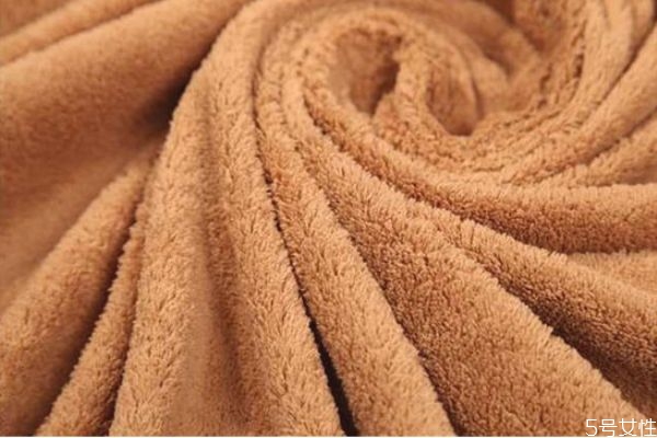 搖粒絨面料有什么特點 搖粒絨穿久了怎么恢復(fù)蓬松 搖粒絨面料有什么特點 搖粒絨穿久了怎么恢復(fù)蓬松