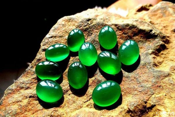 祖母綠如何保養(yǎng) 祖母綠寶石保養(yǎng)和清洗 祖母綠如何保養(yǎng) 祖母綠寶石保養(yǎng)和清洗