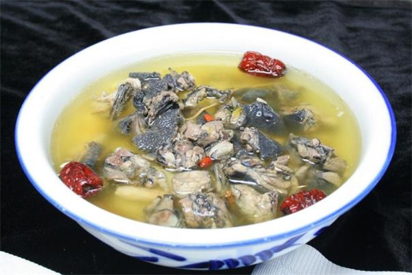 烏雞湯適合男人喝嗎 烏雞湯男人喝了有什么好處 烏雞湯適合男人喝嗎 烏雞湯男人喝了有什么好處