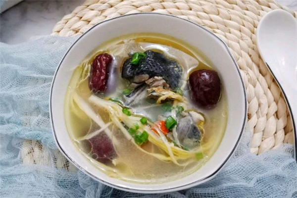 烏雞湯適合男人喝嗎 烏雞湯男人喝了有什么好處 烏雞湯適合男人喝嗎 烏雞湯男人喝了有什么好處