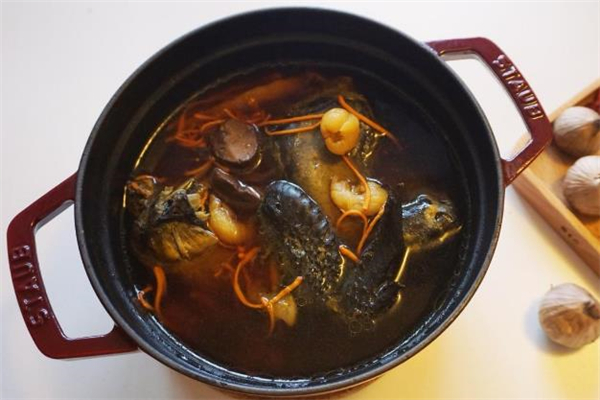 燉烏雞湯要飛水嗎 烏雞湯里面要放料酒嗎 燉烏雞湯要飛水嗎 烏雞湯里面要放料酒嗎