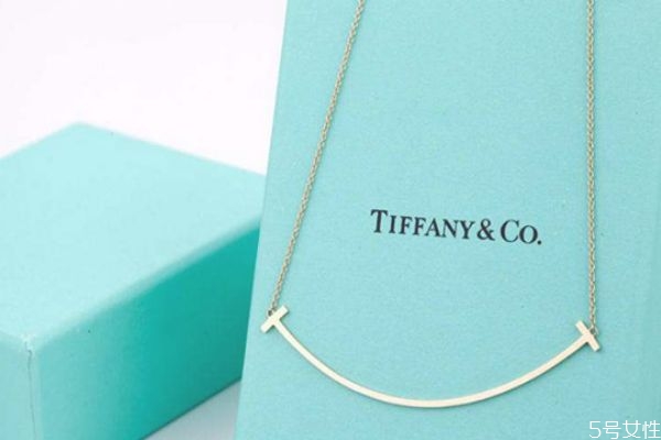 蒂芙尼笑臉項(xiàng)鏈?zhǔn)鞘裁床馁|(zhì) tiffany笑臉項(xiàng)鏈價(jià)格 蒂芙尼笑臉項(xiàng)鏈?zhǔn)鞘裁床馁|(zhì) tiffany笑臉項(xiàng)鏈價(jià)格