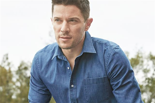 男生牛仔襯衫怎么穿好看 男士牛仔襯衫穿搭指南 男生牛仔襯衫怎么穿好看 男士牛仔襯衫穿搭指南