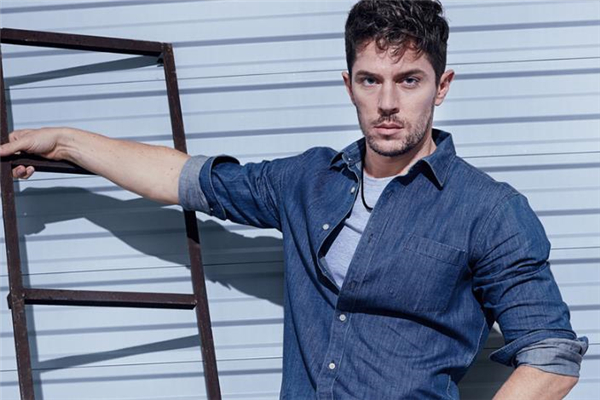 男生牛仔襯衫怎么穿好看 男士牛仔襯衫穿搭指南 男生牛仔襯衫怎么穿好看 男士牛仔襯衫穿搭指南