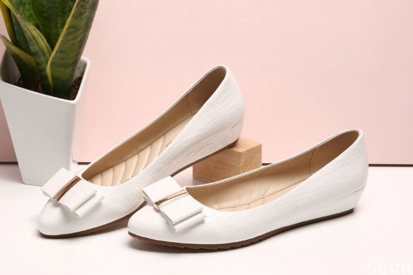 穿單鞋腳臭怎么辦 怎么避免穿單鞋腳臭 穿單鞋腳臭怎么辦 怎么避免穿單鞋腳臭