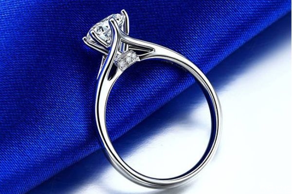 鉆石顏色j代表什么 鉆石顏色j是什么級(jí)別 鉆石顏色j代表什么 鉆石顏色j是什么級(jí)別