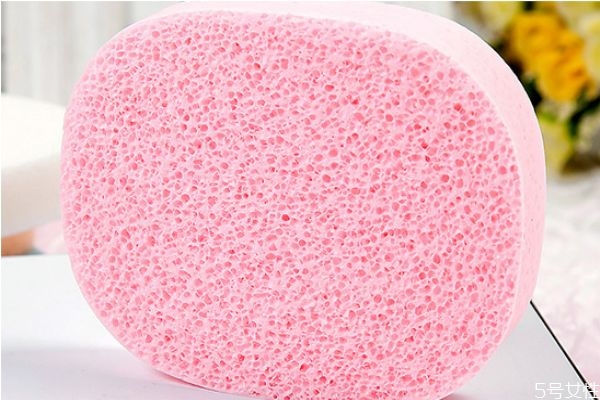 洗臉撲和洗臉刷哪個好 洗臉撲好還是洗臉刷好 洗臉撲和洗臉刷哪個好 洗臉撲好還是洗臉刷好