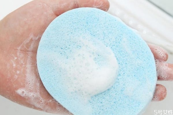 洗臉撲可以當毛巾用嗎 洗臉撲比毛巾洗臉好在哪 洗臉撲可以當毛巾用嗎 洗臉撲比毛巾洗臉好在哪